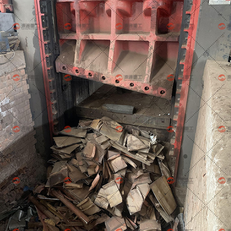 Производственный участок гидравлических ножниц для резки стали