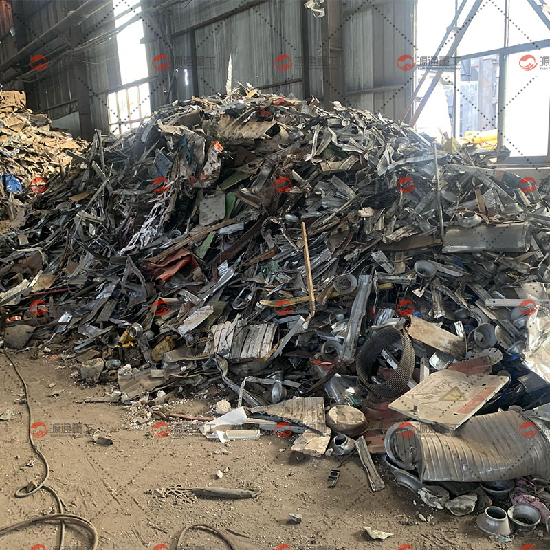 Производственный участок гидравлических ножниц для резки стали