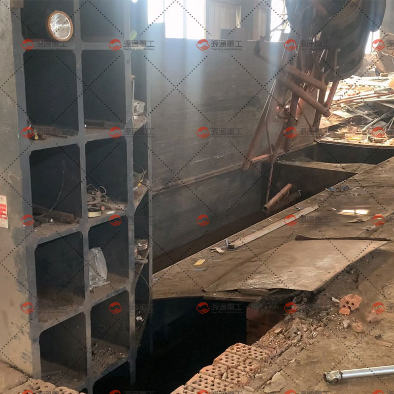 Производственный участок гидравлических ножниц для резки стали