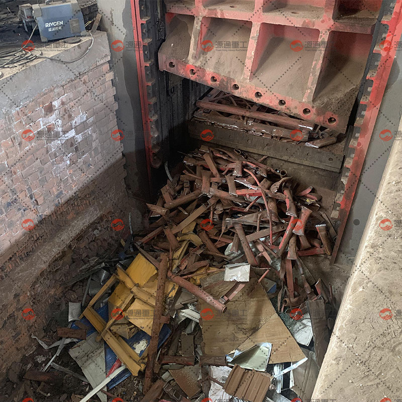 Производственный участок гидравлических ножниц для резки стали